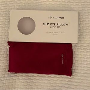 NWOT Halfmoon Silk Eye Pillow Lavender